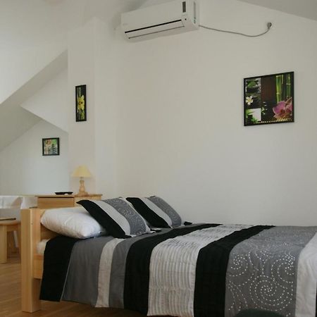 Villa Trio Srima Eksteriør bilde